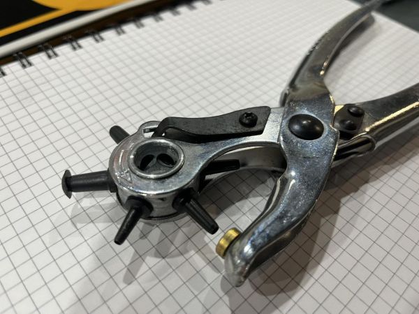 Дырокол Mikron